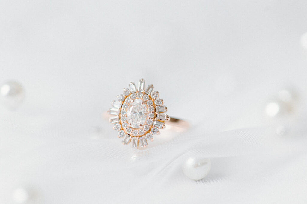 diamond burst  ring sen in gold on a white and pearl veil